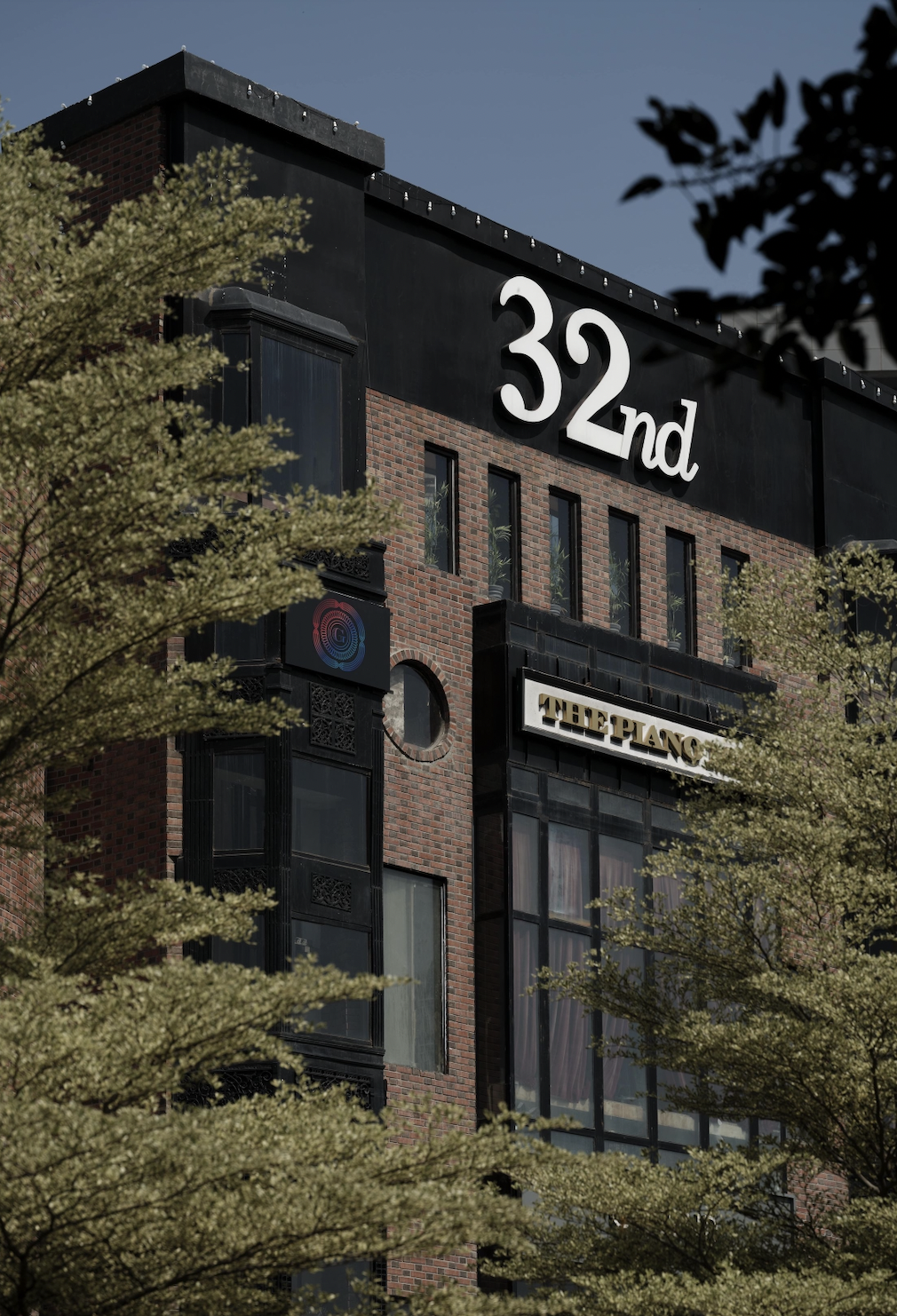 Highline 32nd Avenue exterior in daylight