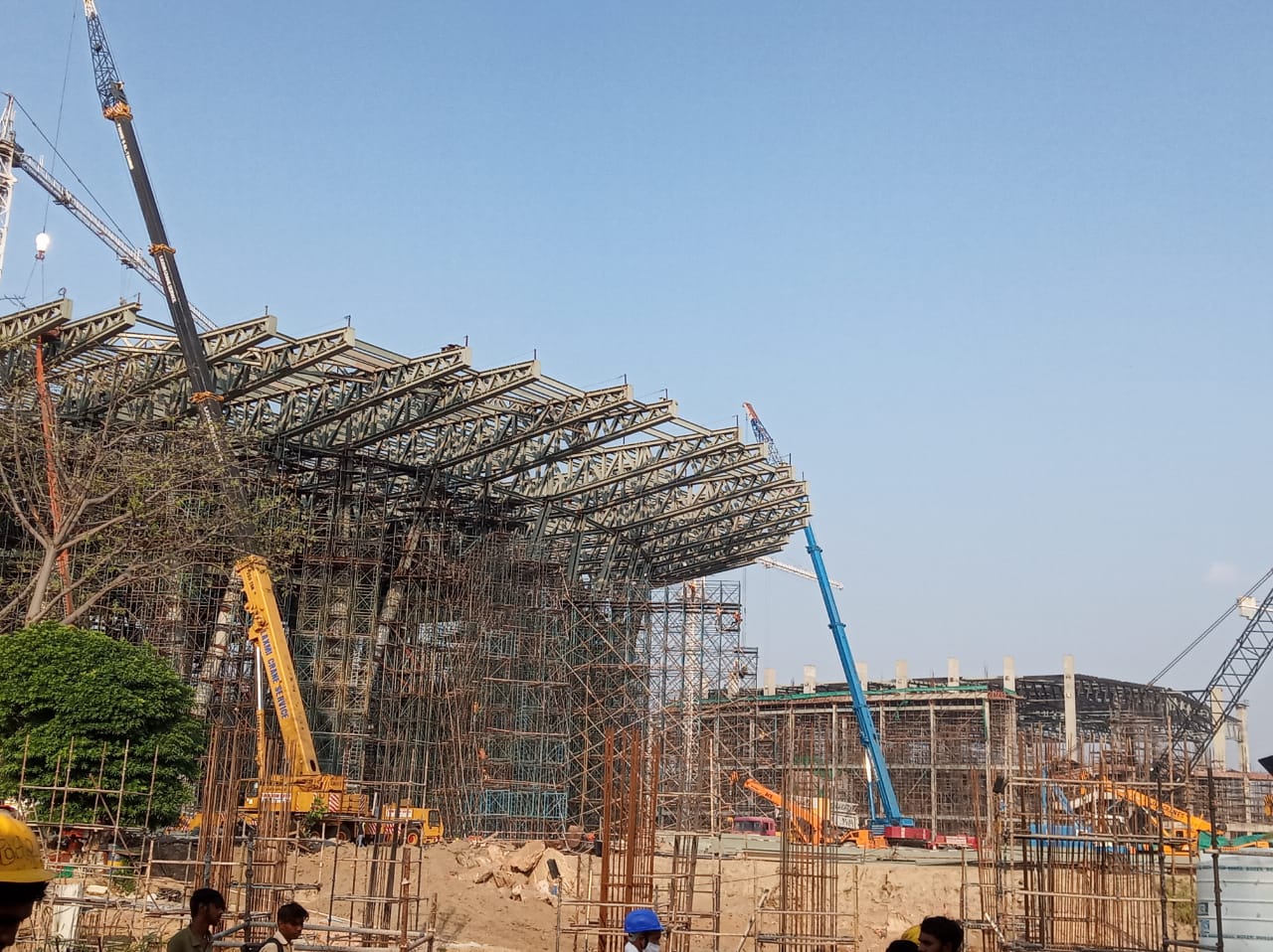 KMK 250 ton and Liebherr 300 ton cranes working at Sansad Bhavan construction site in 2021