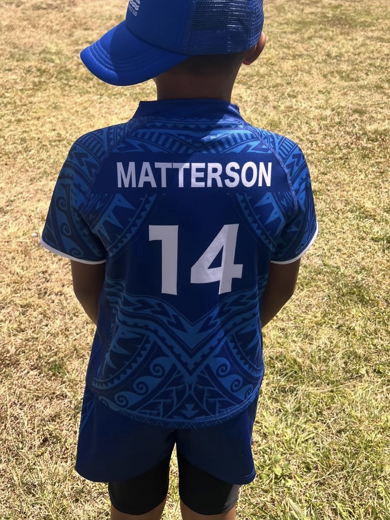 Dos d'un maillot de rugby enfant personnalisé avec le nom du joueur MATTERSON et le numéro 14 sublimés en blanc