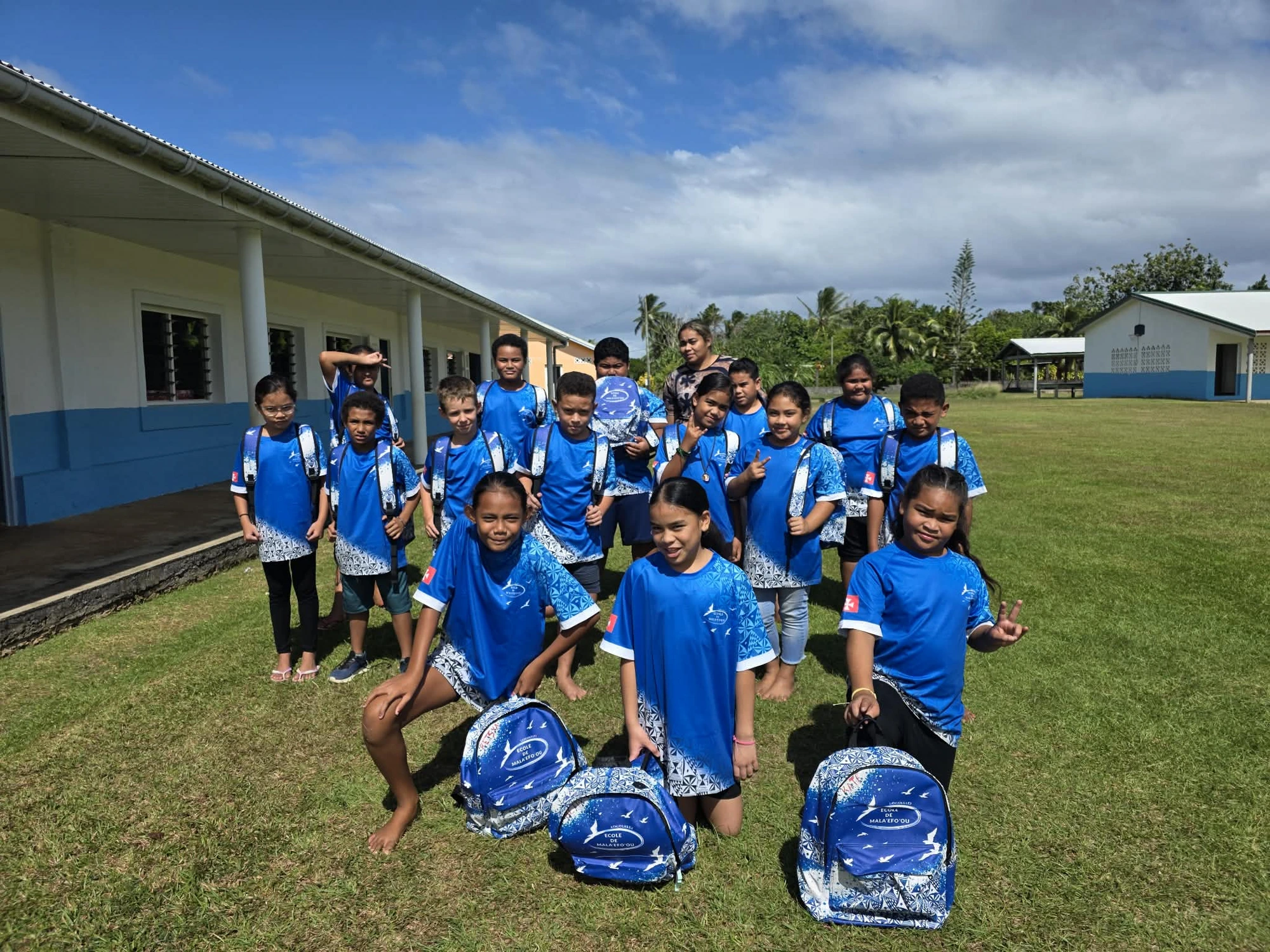 Maillots & sacs à dos — Élèves de l'école Logolelei