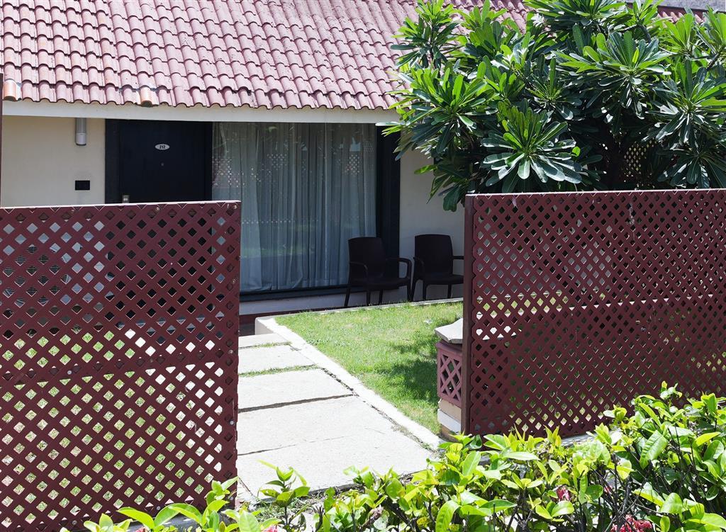 Deluxe Seaside Room with Private Sit-out